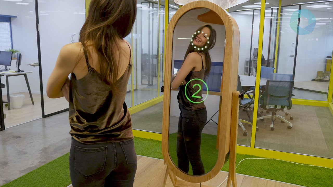 RETRO MAGIC MIRROR PHOTO BOOTH Giggling Genie